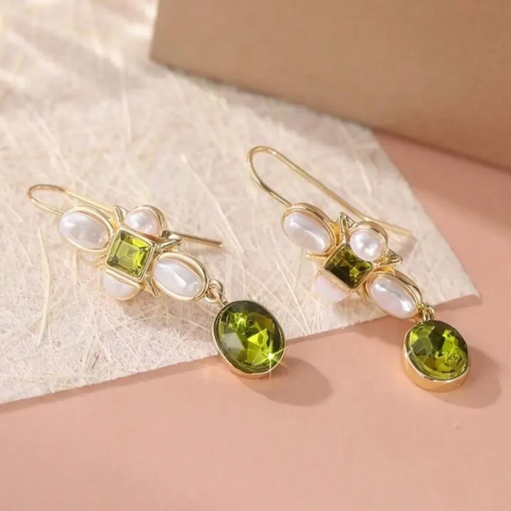 Elegant Gold and Green Dangle Earrings R18